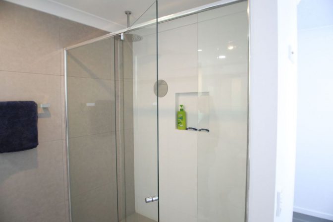 frameless shower screen
