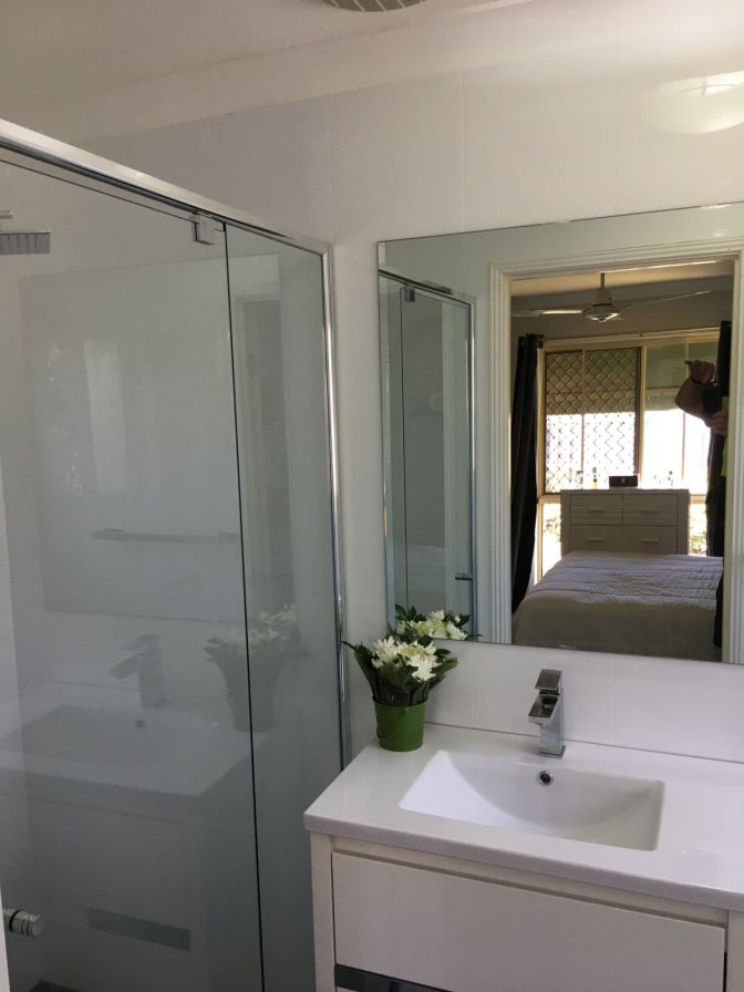 semi frameless shower screen