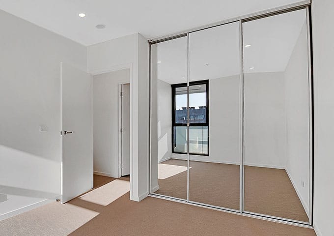 mirrored sliding wardrobe doors