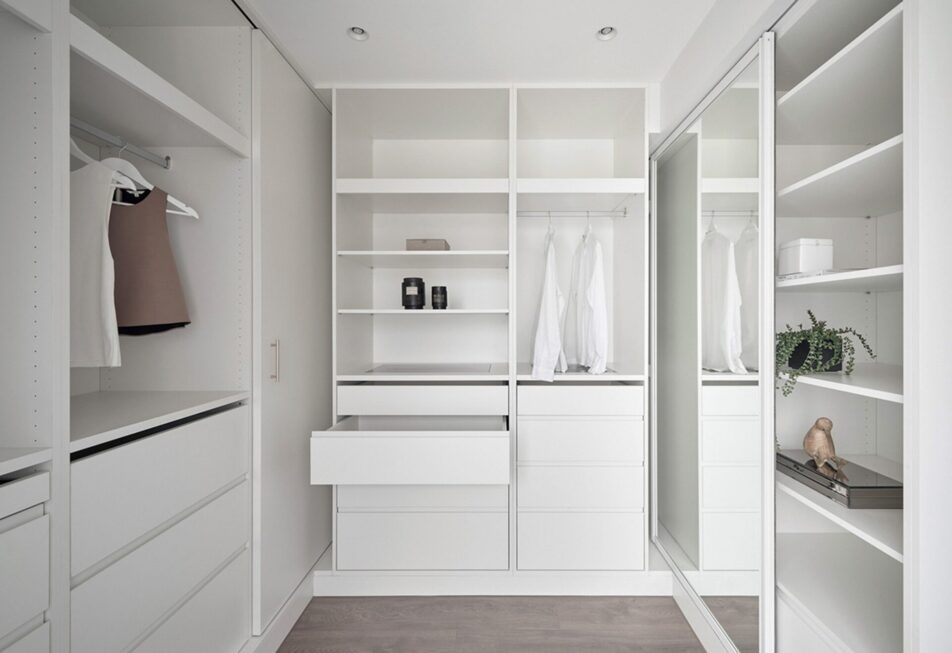 Walk-In Wardrobes: Layouts, Sizes, and F - REGAL Shower Screens